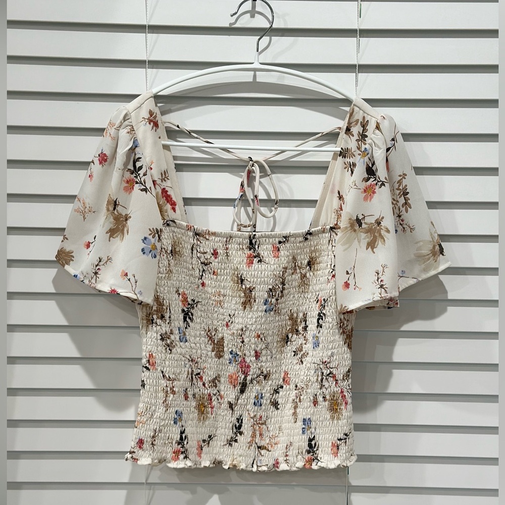 Crop top floral Abercrombie & Fitch.